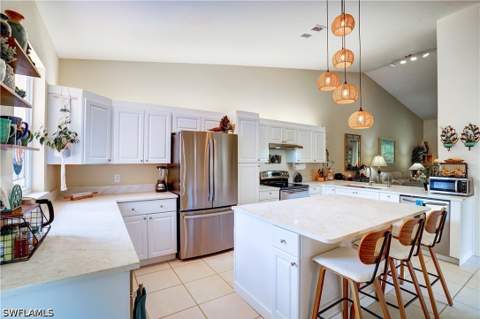 509 Robin Hood Cir 202, Naples FL - photo 14 of 27