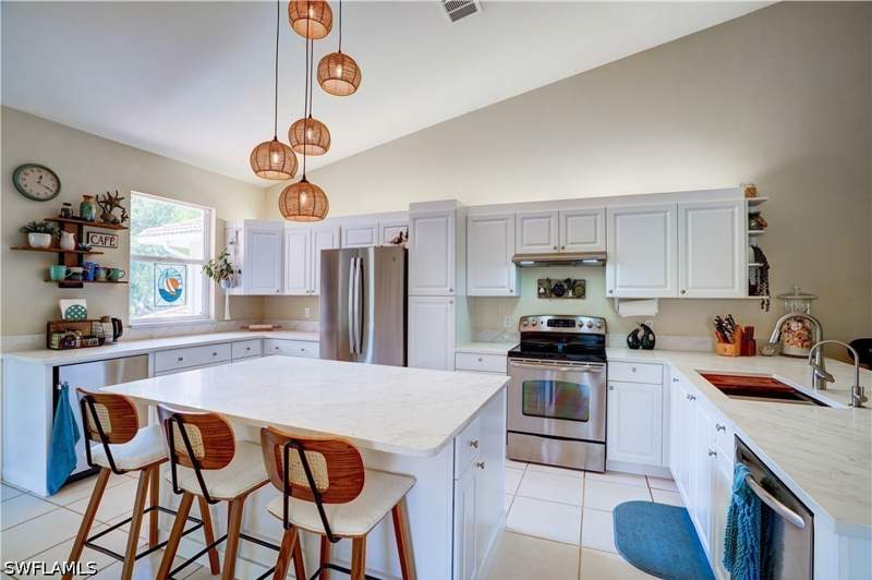 2 bedroom Condominium at 509 Robin Hood Cir 202, Sherwood, Naples — photo 2