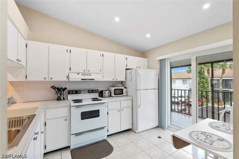 3532 Antarctic Cir 2216, Naples FL - photo 11 of 50