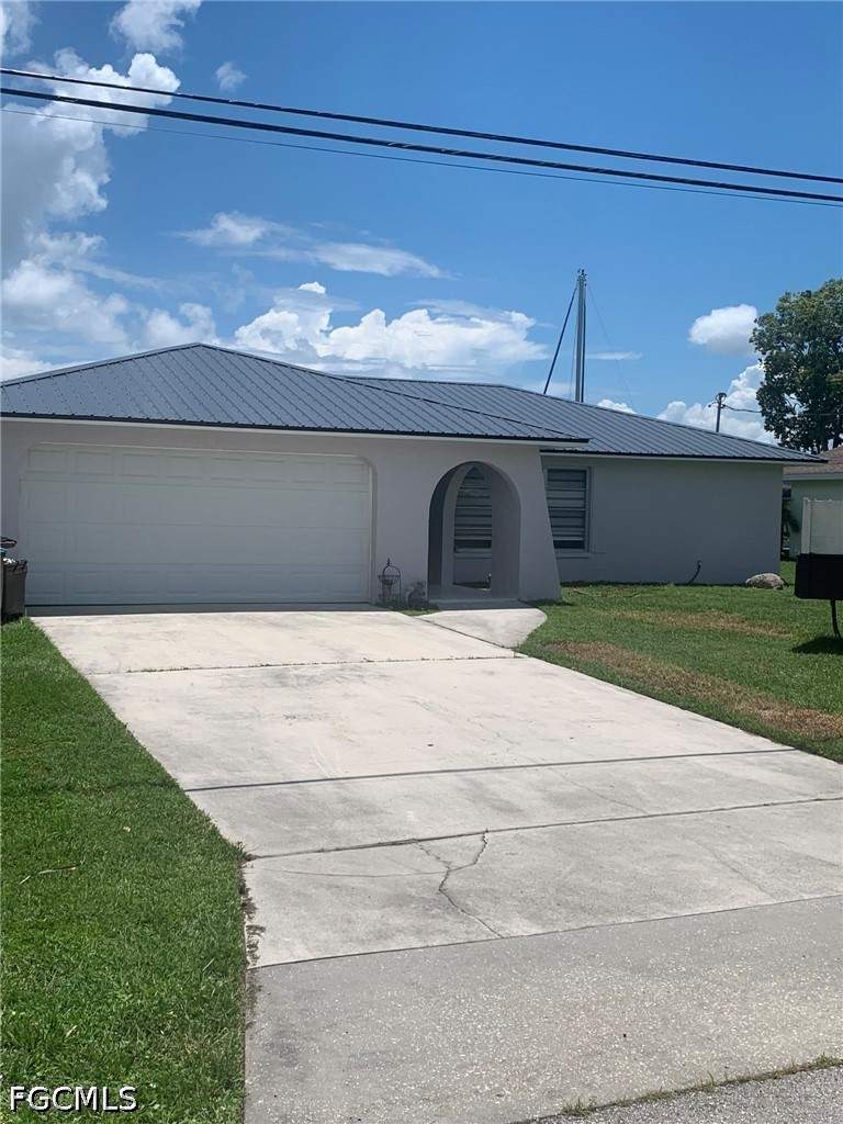 2 bedroom SingleFamilyResidence at 2214 SE 14th Ter, Admirals Bay, Cape Coral — photo 2