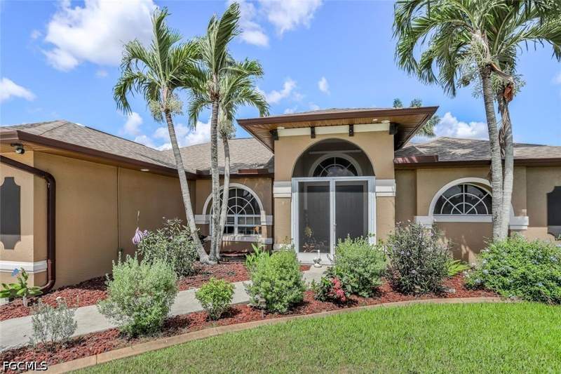 3 bedroom SingleFamilyResidence at 920 NW 3rd Ave, Cape Coral, Cape Coral — photo 2