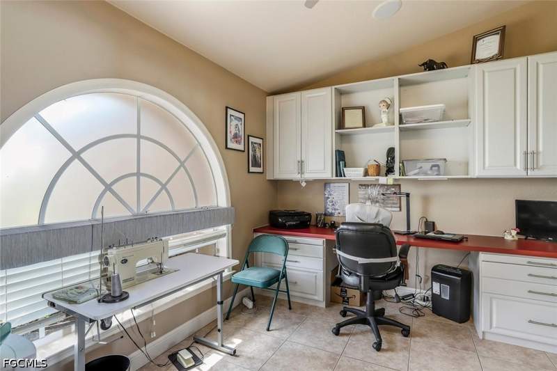 3 bedroom SingleFamilyResidence at 920 NW 3rd Ave, Cape Coral, Cape Coral — photo 5