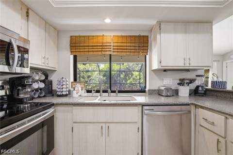 6856 Fairview St, Fort Myers FL - photo 13 of 37