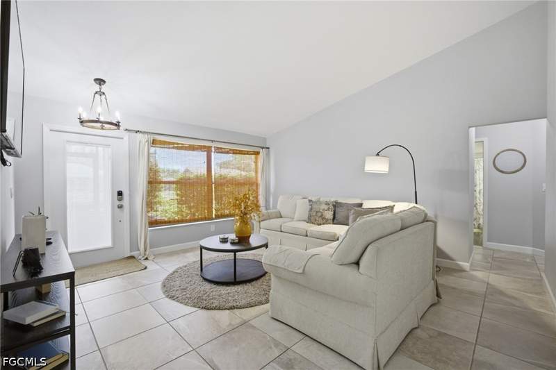 3 bedroom SingleFamilyResidence at 6856 Fairview St, Florimond Manor, Fort Myers — photo 3