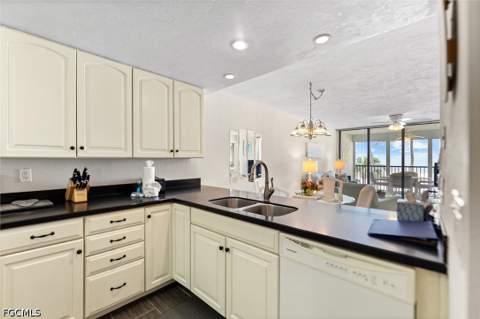 6400 Estero Blvd 301, Fort Myers Beach FL - photo 8 of 26