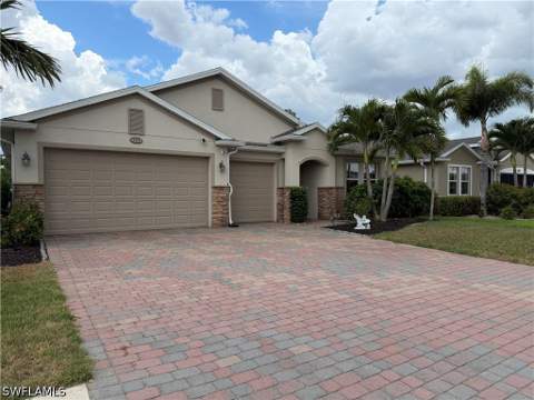 3115 Amadora Cir, Cape Coral FL - photo 6 of 34