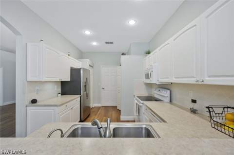 7416 Berkshire Pines Dr, Naples FL - photo 7 of 28