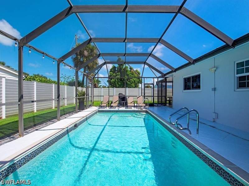 3 bedroom SingleFamilyResidence at 1195 14th Ave N, Lake Park, Naples — photo 3