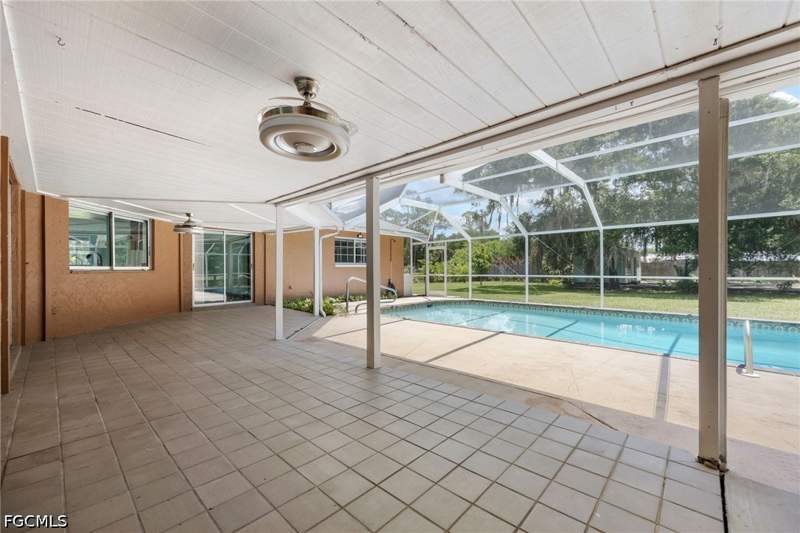3 bedroom SingleFamilyResidence at 22031 Edwards Dr, Alva, Alva — photo 3