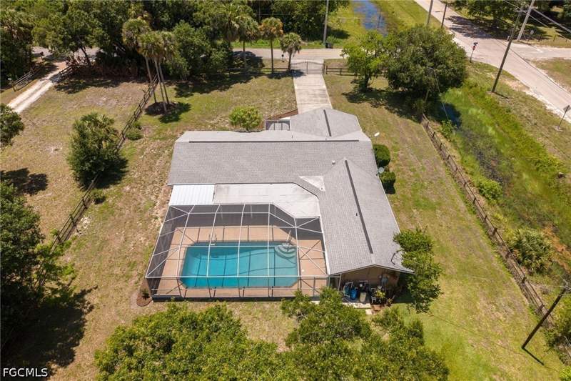 3 bedroom SingleFamilyResidence at 22031 Edwards Dr, Alva, Alva — photo 4