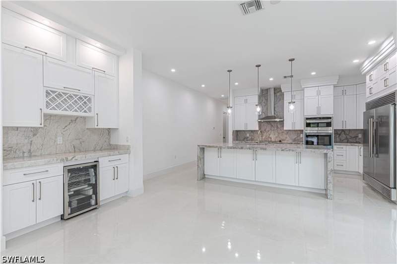 4 bedroom SingleFamilyResidence at 3098 Pine Tree Dr, Hallendale, Naples — photo 5