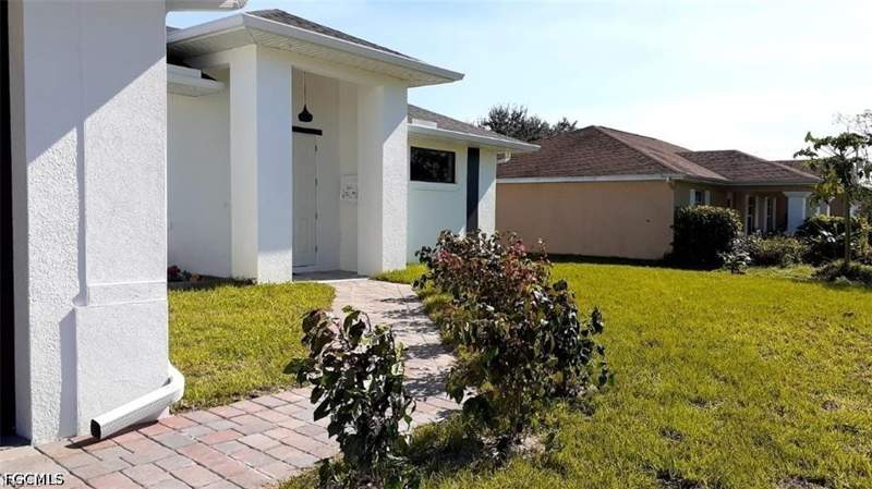 3 bedroom SingleFamilyResidence at 1201 NE 18th Pl, Cape Coral, Cape Coral — photo 3