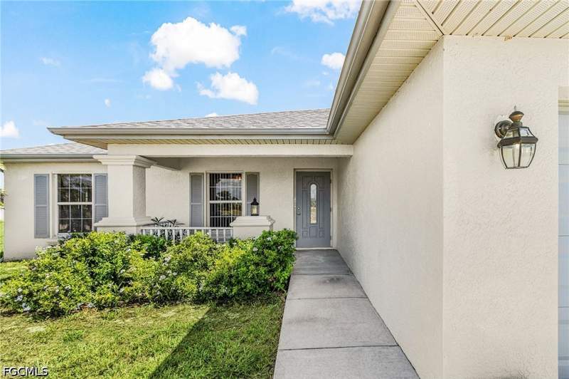 3 bedroom SingleFamilyResidence at 307 NE 25th Ter, Cape Coral, Cape Coral — photo 4