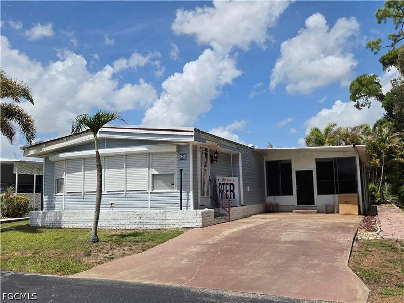2 bedroom ManufacturedHome at 840 Peaceful Dr, Lazy Days Mobile Village, North Fort Myers — photo 3
