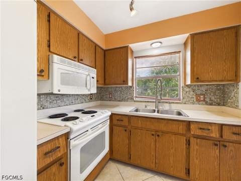 3067 Buena Vista Ln, Naples FL - photo 7 of 17