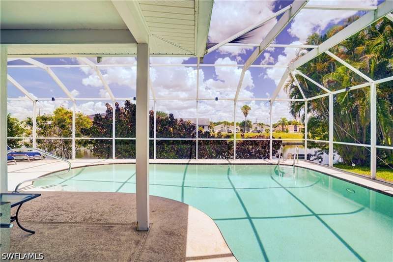 3 bedroom SingleFamilyResidence at 601 SE 23rd Ave, Cape Coral, Cape Coral — photo 4