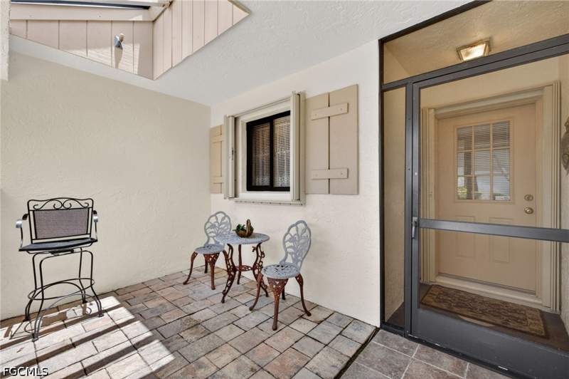 2 bedroom Attached at 6072 Huntington Woods Dr 17, Huntington Woods, Naples — photo 2