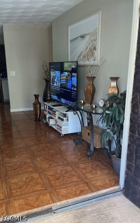 440 14th Ave NE, Naples FL - photo 8 of 17