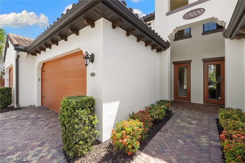 2 bedroom Condominium at 15209 Butler Lake Dr 201, Carriage Homes At Livingston Lakes, Naples — photo 3