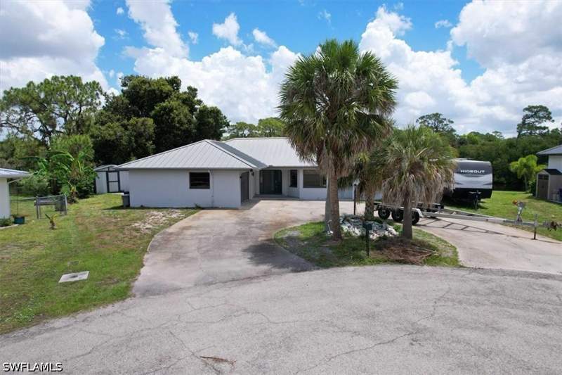 4 bedroom SingleFamilyResidence at 1318 Thompson St, Belle Aire Lagoon, North Fort Myers — photo 3