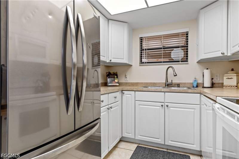 2 bedroom Condominium at 12501 McGregor Blvd 11, Maple Gardens, Fort Myers — photo 4