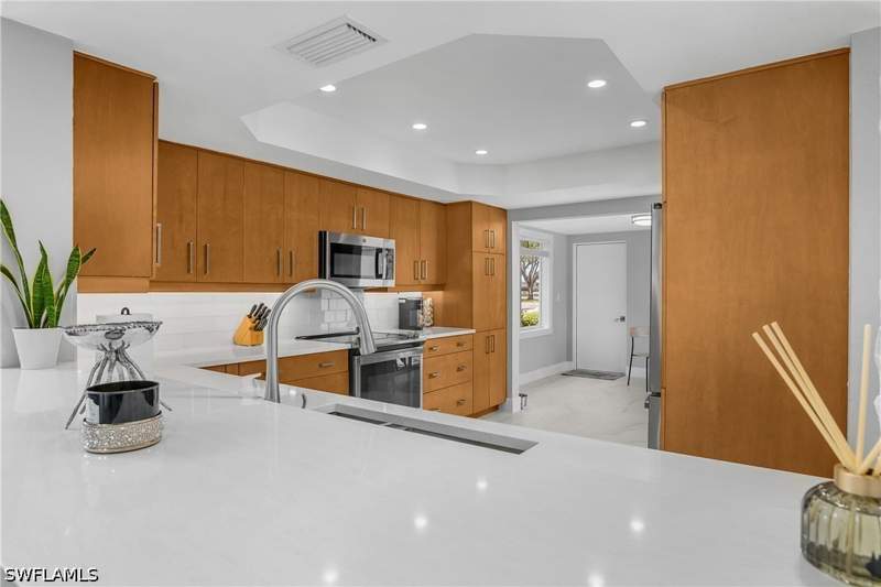 2 bedroom Attached at 15573 Lockmaben Ave, Berridale, Fort Myers — photo 4