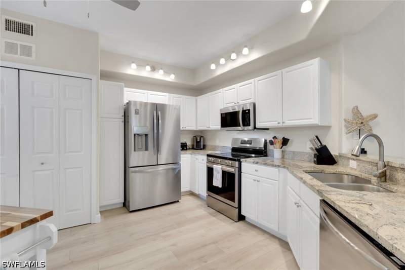 2 bedroom Condominium at 9653 Hemingway Ln 3304, The Preserve, Fort Myers — photo 3