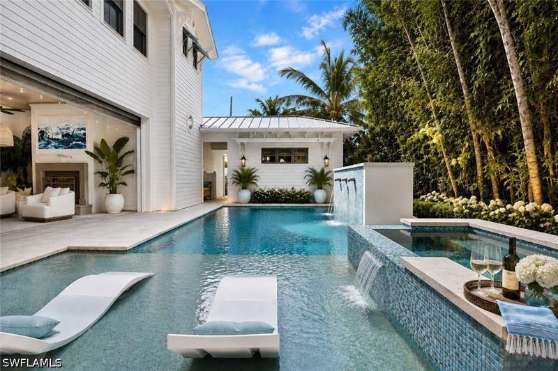 4 bedroom SingleFamilyResidence at 160 Broad Ave S, Olde Naples, Naples — photo 2