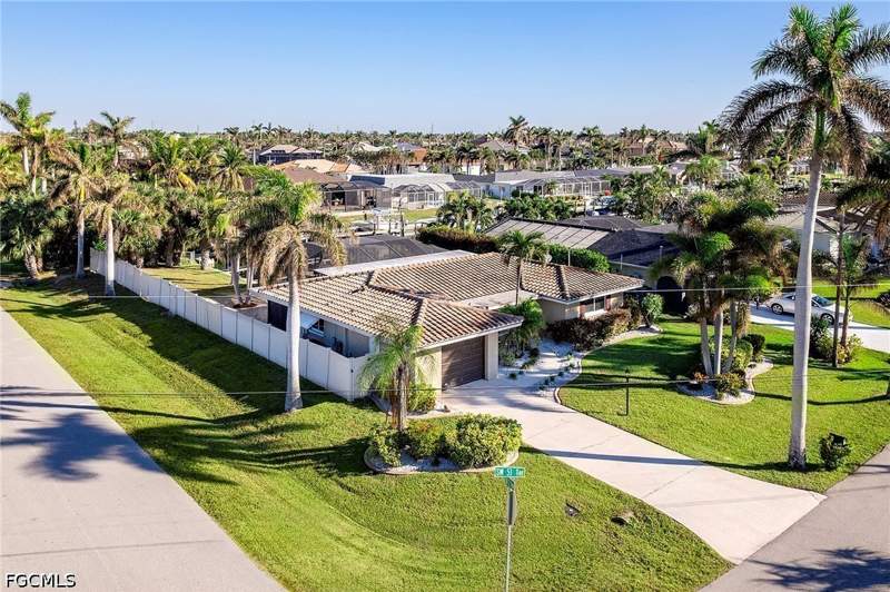 2 bedroom SingleFamilyResidence at 171 SW 51st Ter, Cape Coral, Cape Coral — photo 2