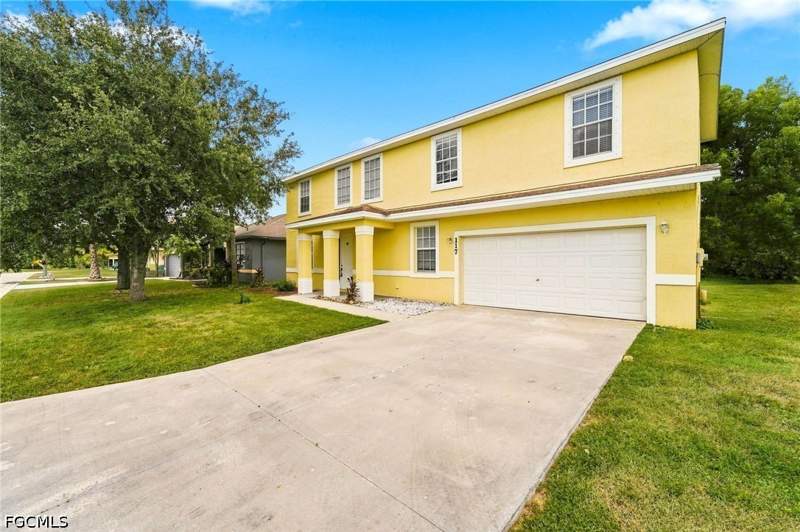4 bedroom SingleFamilyResidence at 117 Shadow Lakes Dr, Shadow Lakes, Lehigh Acres — photo 2