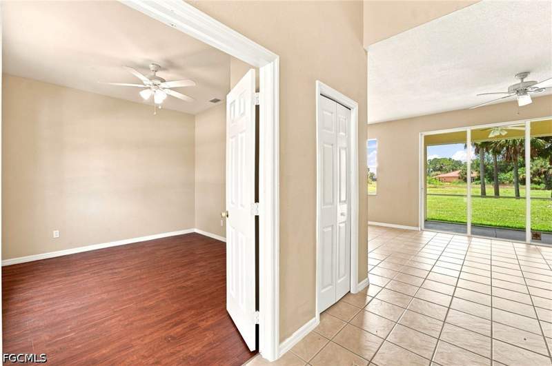 4 bedroom SingleFamilyResidence at 117 Shadow Lakes Dr, Shadow Lakes, Lehigh Acres — photo 4