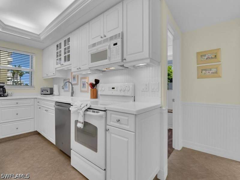 2 bedroom Condominium at 140 Seaview Ct 206S, Admiralty House, Marco Island — photo 3