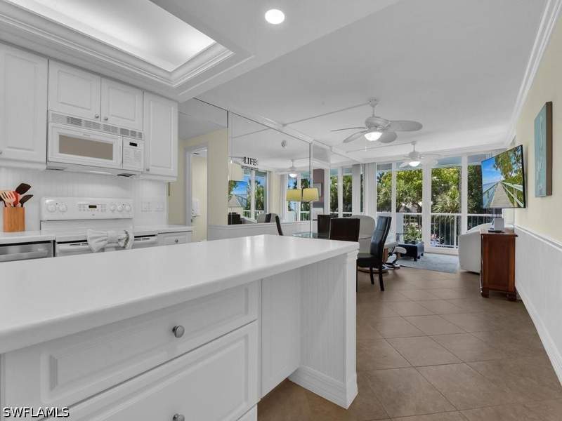 2 bedroom Condominium at 140 Seaview Ct 206S, Admiralty House, Marco Island — photo 4