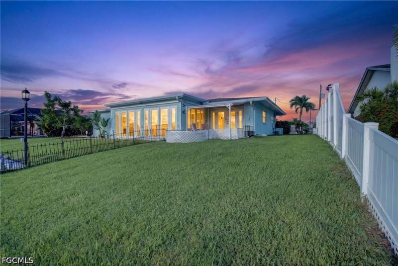 2 bedroom SingleFamilyResidence at 3336 SE 19th Ave, Cape Coral, Cape Coral — photo 2