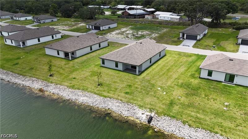 4 bedroom SingleFamilyResidence at 815 Gen D Macarthur Ave, Labelle, Labelle — photo 3