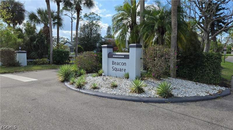 2 bedroom Attached at 10572 Quincy Ct, Beacon Square, Lehigh Acres — photo 4