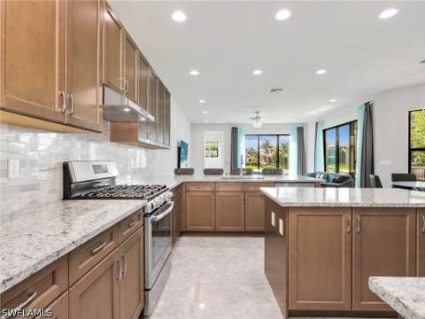 4716 Kensington CIR, Naples FL - photo 7 of 49