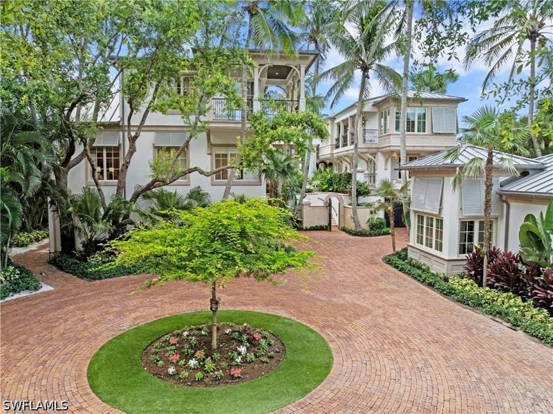 6 bedroom SingleFamilyResidence at 3675 Gordon Dr, Port Royal, Naples — photo 2