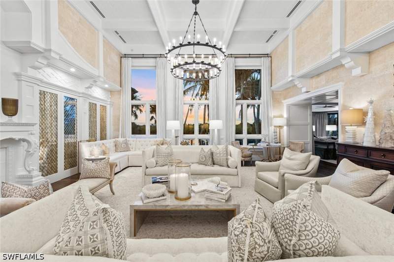 6 bedroom SingleFamilyResidence at 3675 Gordon Dr, Port Royal, Naples — photo 4