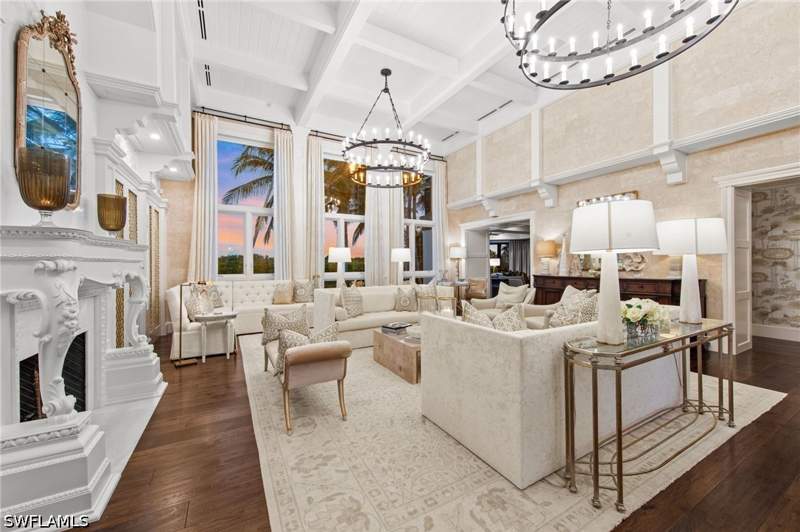 6 bedroom SingleFamilyResidence at 3675 Gordon Dr, Port Royal, Naples — photo 5