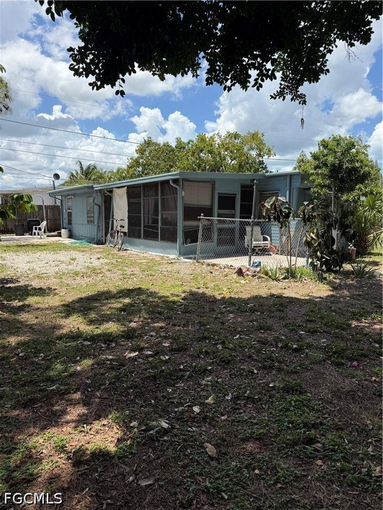 2 bedroom ManufacturedHome at 11225 Torchfire Trl, Leitner Creek Manor, Bonita Springs — photo 2