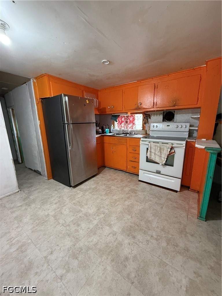 2 bedroom ManufacturedHome at 11225 Torchfire Trl, Leitner Creek Manor, Bonita Springs — photo 5