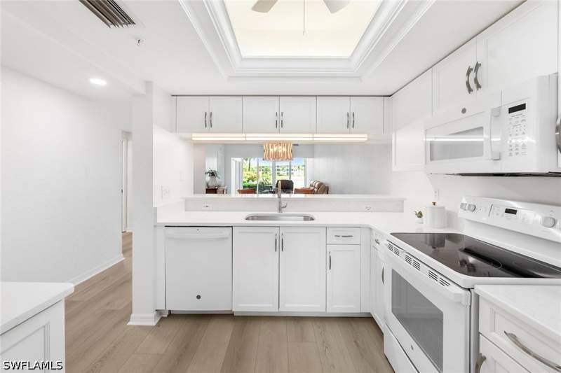2 bedroom Condominium at 20131 Ian Ct 102, Villages On Lake Augusta, Estero — photo 3