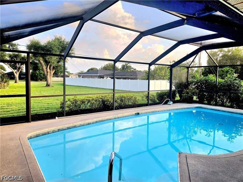 3 bedroom SingleFamilyResidence at 3507 SE 3rd Ave, Cape Coral, Cape Coral — photo 2