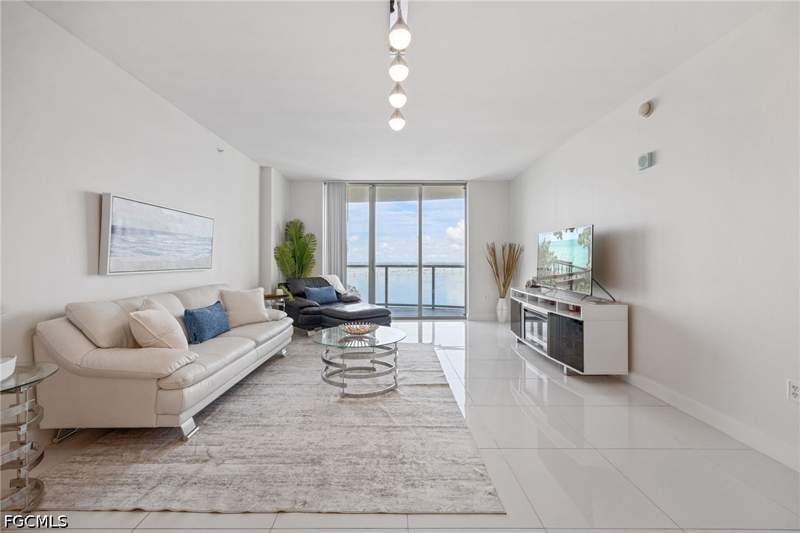2 bedroom Condominium at 3000 Oasis Grand Blvd 1705, Oasis, Fort Myers — photo 2