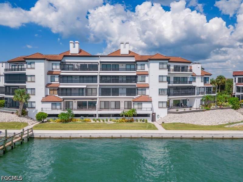 2 bedroom Condominium at 232 La Peninsula Blvd 232, La Peninsula, Naples — photo 2