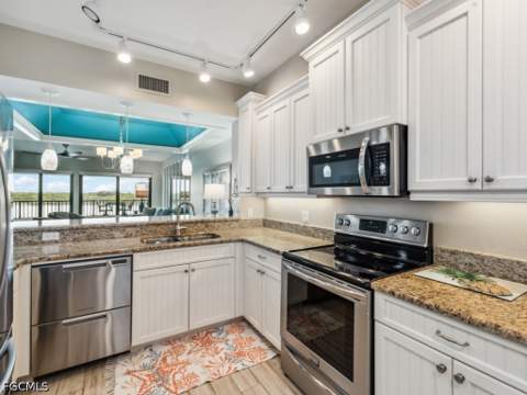 232 La Peninsula Blvd 232, Naples FL - photo 6 of 44