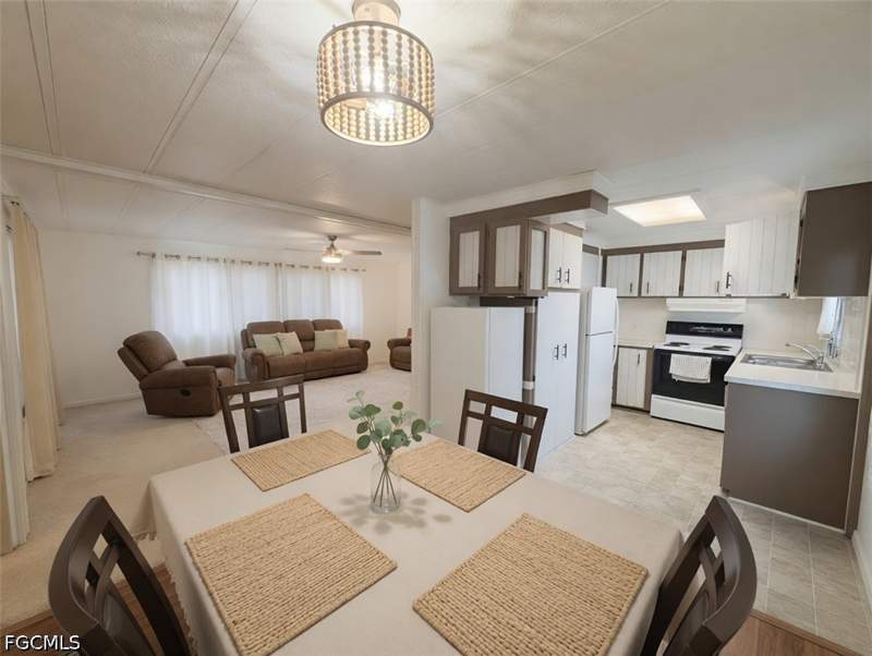 2 bedroom ManufacturedHome at 514 Blossom Ct, Forest Park Mobile Home, North Fort Myers — photo 3