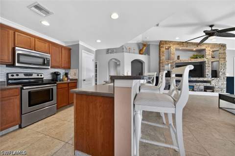 1807 NW 37th Ave, Cape Coral FL - photo 10 of 48