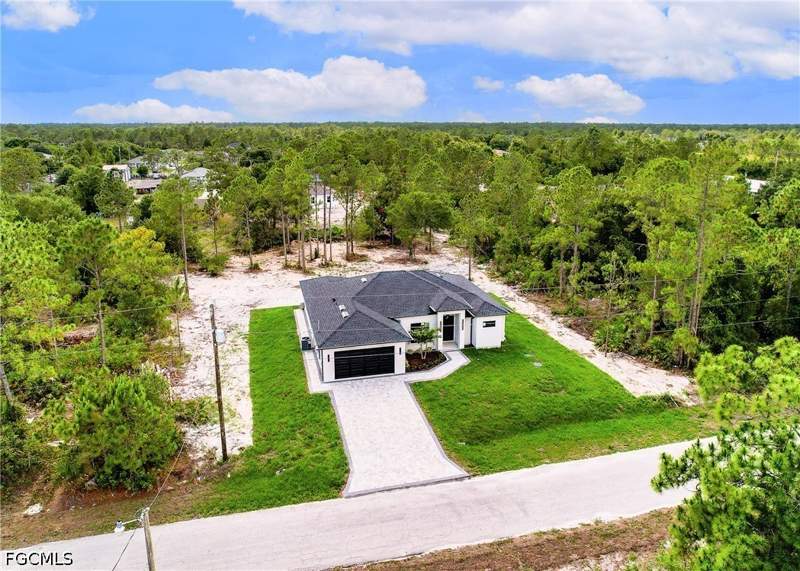 4 bedroom SingleFamilyResidence at 915 Lincoln Ave, Lehigh Acres, Lehigh Acres — photo 3